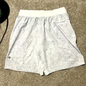 Lululemon white & grey T.H.E Short 7” small